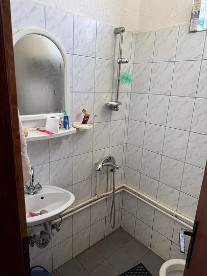 Vikendica sa poslovnim prostorom na Vlasinskom jezeru idealna za odmor ili posao 5