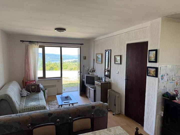 Vikendica sa poslovnim prostorom na Vlasinskom jezeru idealna za odmor ili posao 2