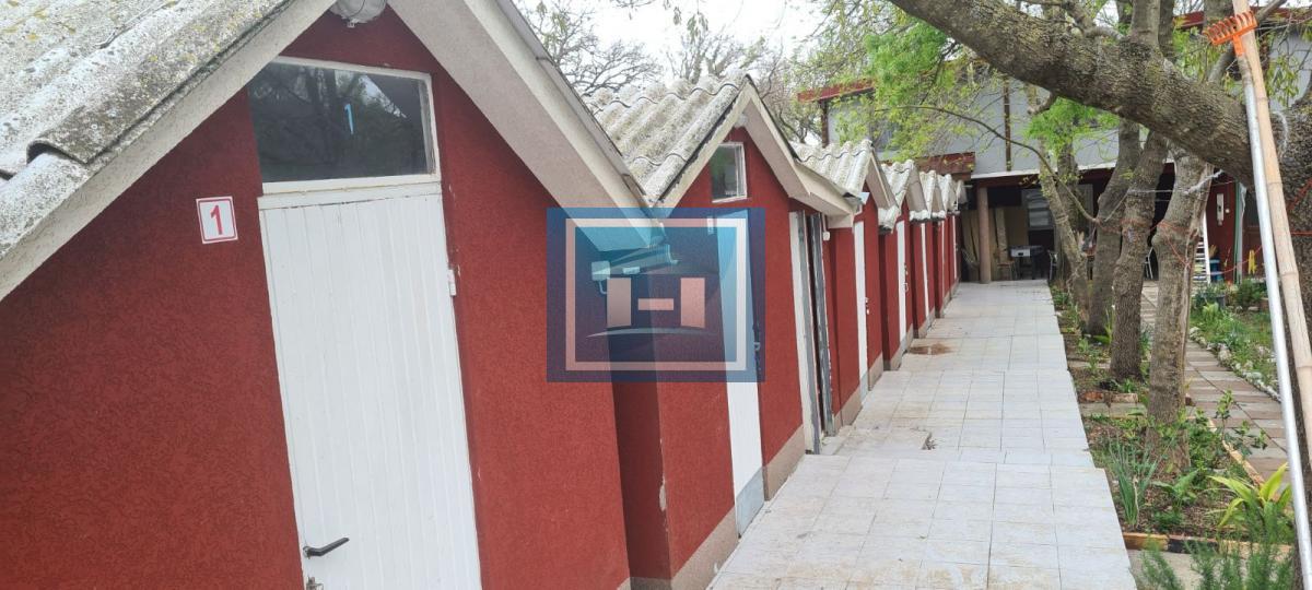 Na prodaju funkcionalan kamp u Buljarici, opština Budva – samo 400 metara od mora! 2