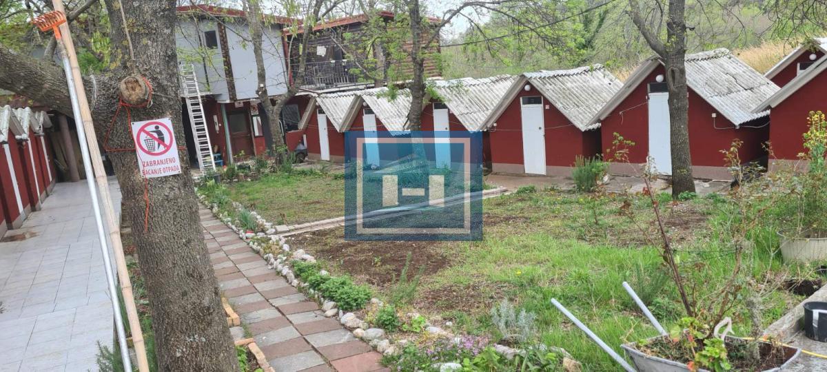 Na prodaju funkcionalan kamp u Buljarici, opština Budva – samo 400 metara od mora! 3
