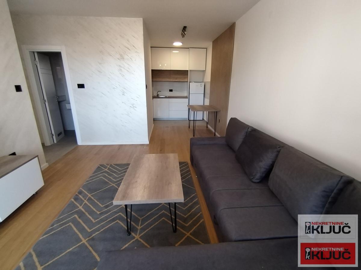 SOMBORSKI BULEVAR NOV DVOSOBAN STAN SA NOVIM NAMEŠTAJEM 1