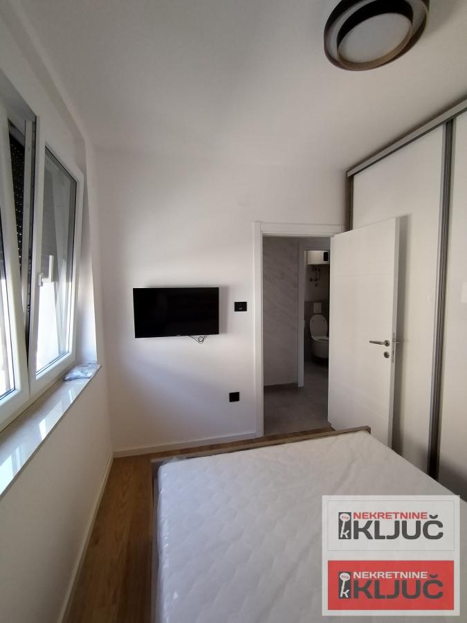 SOMBORSKI BULEVAR NOV DVOSOBAN STAN SA NOVIM NAMEŠTAJEM 13