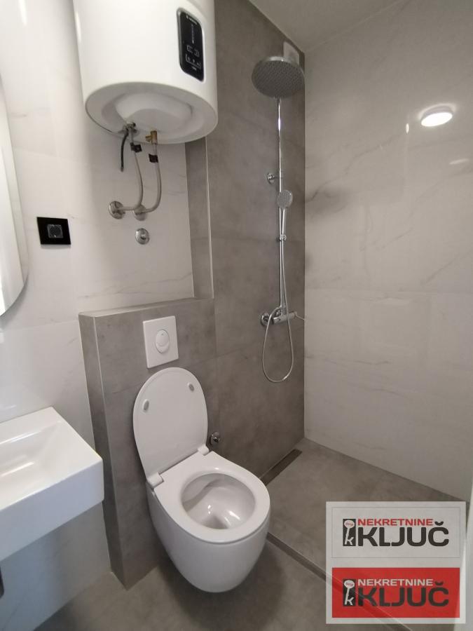 SOMBORSKI BULEVAR NOV DVOSOBAN STAN SA NOVIM NAMEŠTAJEM 14