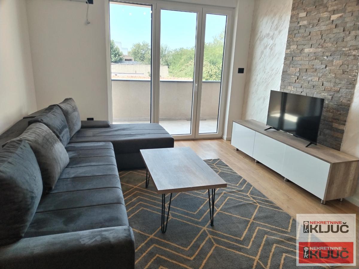 SOMBORSKI BULEVAR NOV DVOSOBAN STAN SA NOVIM NAMEŠTAJEM 2