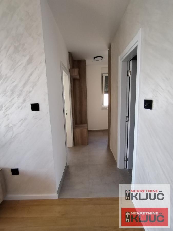 SOMBORSKI BULEVAR NOV DVOSOBAN STAN SA NOVIM NAMEŠTAJEM 8