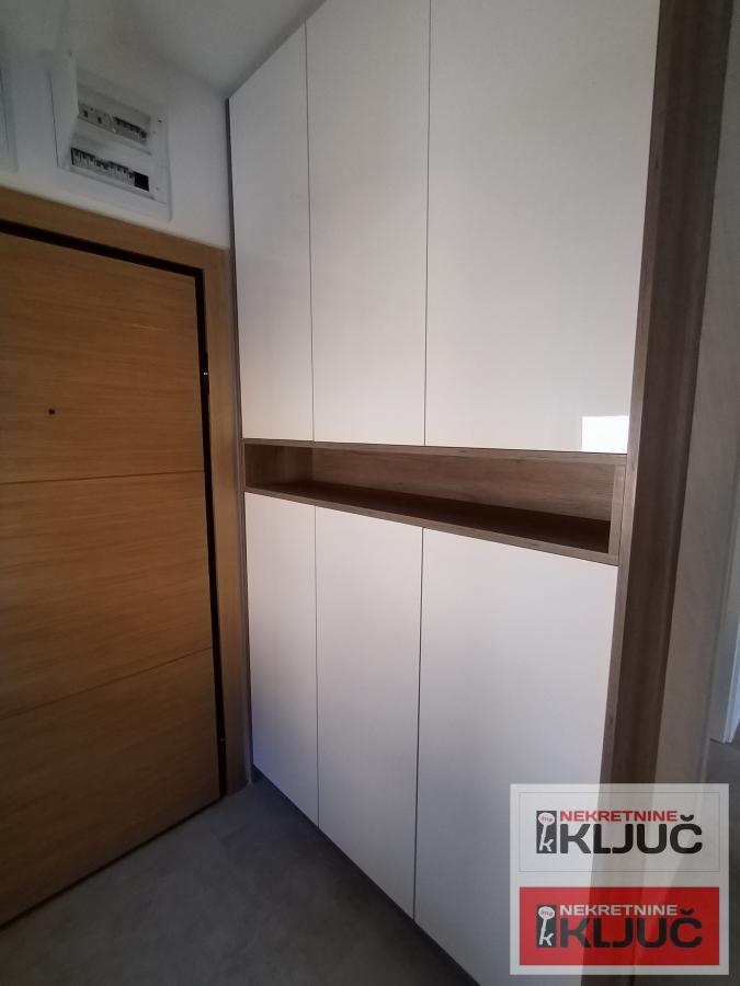 SOMBORSKI BULEVAR NOV DVOSOBAN STAN SA NOVIM NAMEŠTAJEM 9