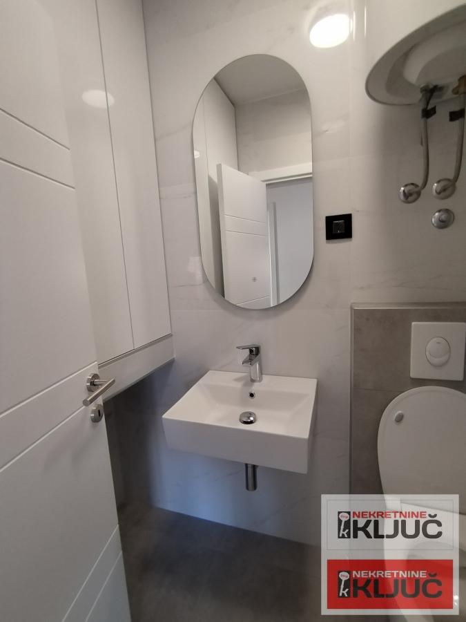 SOMBORSKI BULEVAR NOV DVOSOBAN STAN SA NOVIM NAMEŠTAJEM 15