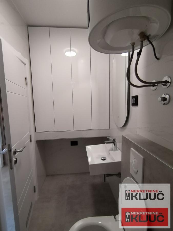 SOMBORSKI BULEVAR NOV DVOSOBAN STAN SA NOVIM NAMEŠTAJEM 16