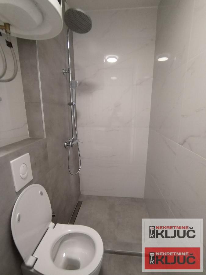 SOMBORSKI BULEVAR NOV DVOSOBAN STAN SA NOVIM NAMEŠTAJEM 17