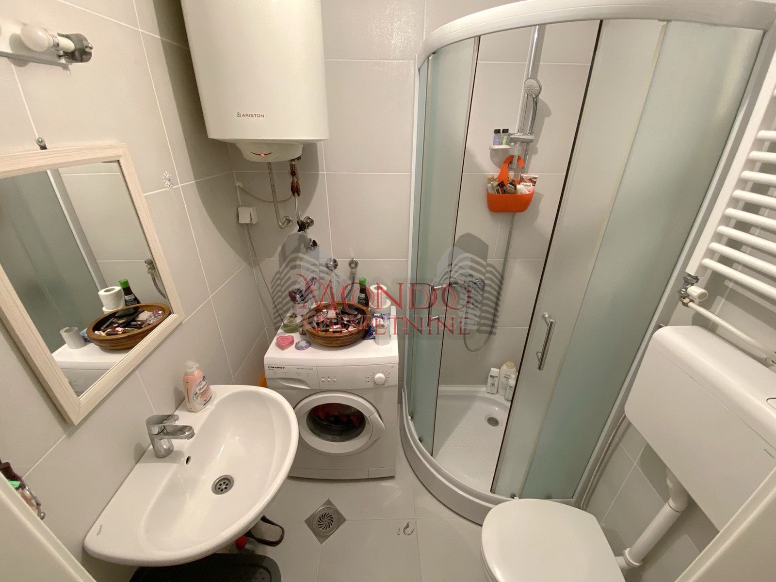 Jednoiposoban stan u novoj zgradi kod Retro kafica 8