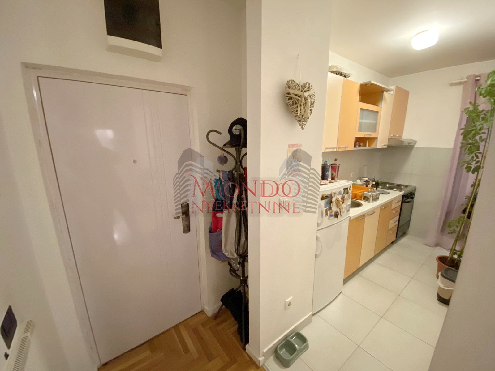 Jednoiposoban stan u novoj zgradi kod Retro kafica 5