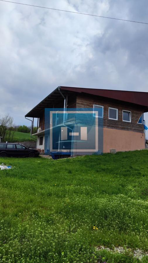 Kuća na parceli od 10 hektara zemlje u okolini Batočine 5