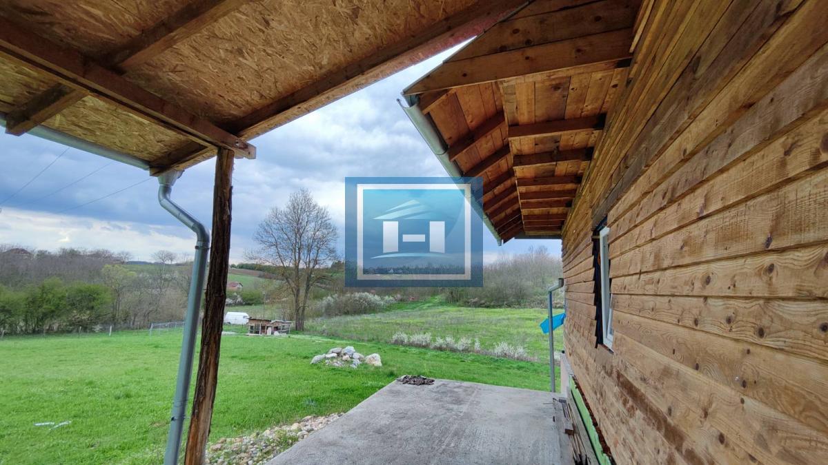 Kuća na parceli od 10 hektara zemlje u okolini Batočine 6