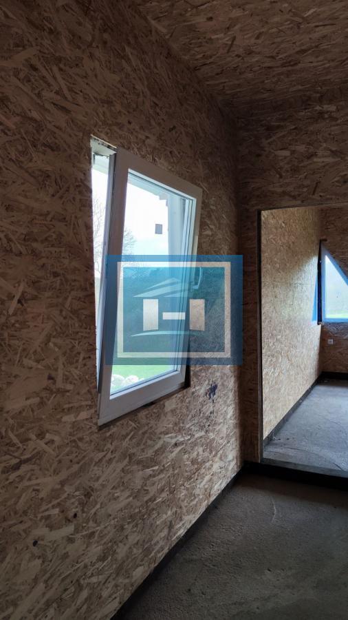 Kuća na parceli od 10 hektara zemlje u okolini Batočine 20