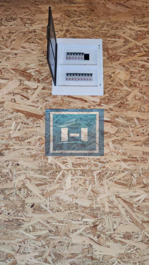 Kuća na parceli od 10 hektara zemlje u okolini Batočine 21