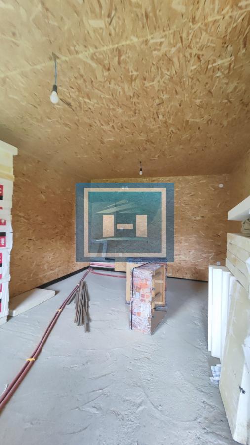 Kuća na parceli od 10 hektara zemlje u okolini Batočine 23