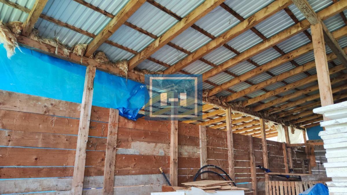 Kuća na parceli od 10 hektara zemlje u okolini Batočine 29