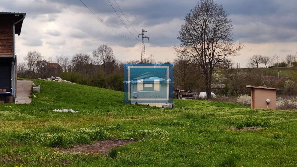 Kuća na parceli od 10 hektara zemlje u okolini Batočine 33
