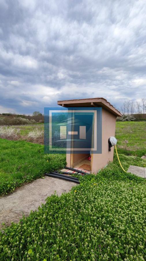 Kuća na parceli od 10 hektara zemlje u okolini Batočine 34