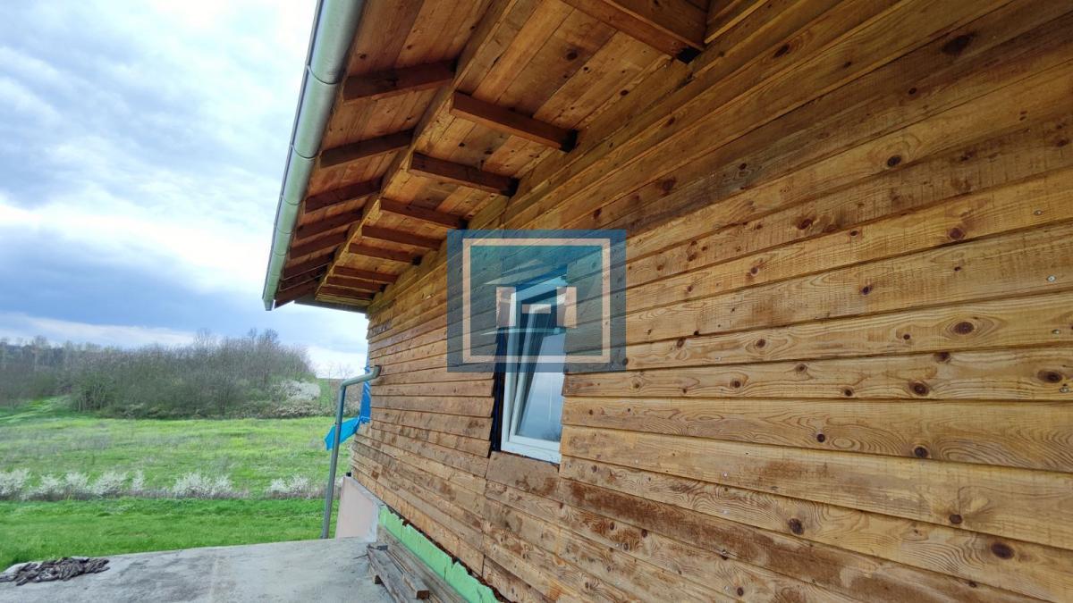 Kuća na parceli od 10 hektara zemlje u okolini Batočine 10