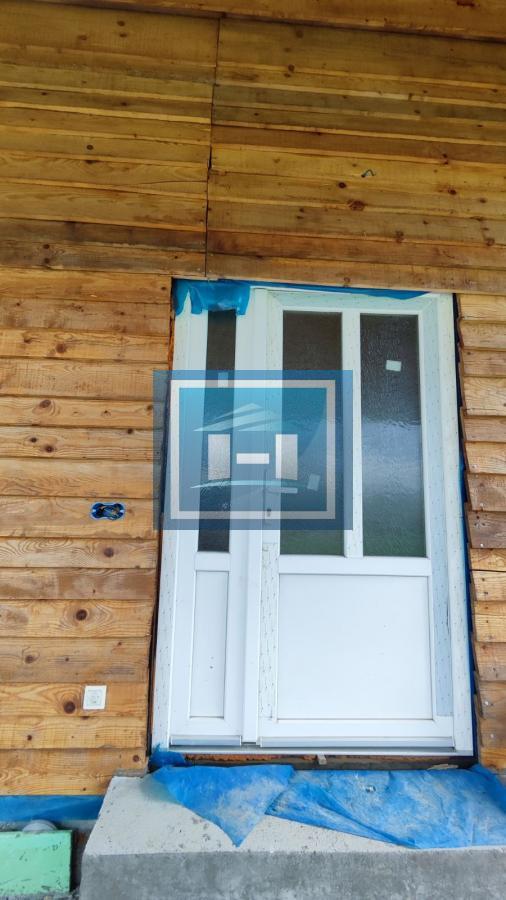 Kuća na parceli od 10 hektara zemlje u okolini Batočine 11