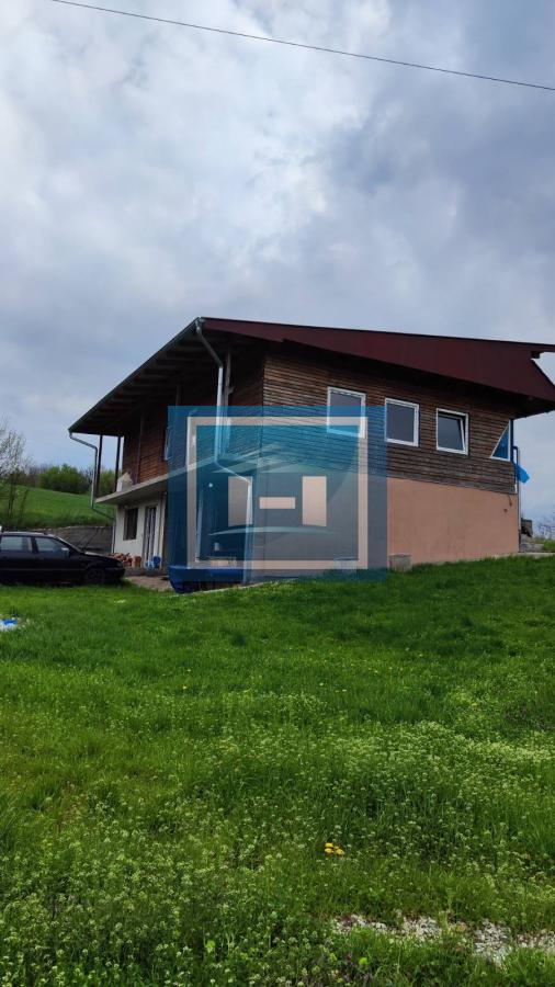 Kuća na parceli od 10 hektara zemlje u okolini Batočine 7