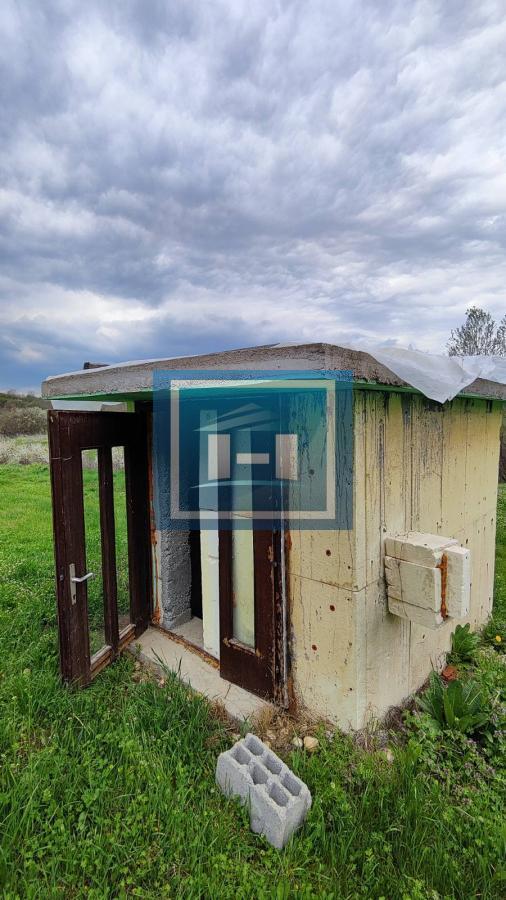 Kuća na parceli od 10 hektara zemlje u okolini Batočine 9