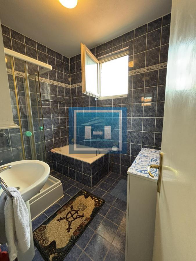 Prodaje se stan u Kući sa nameštajem 17