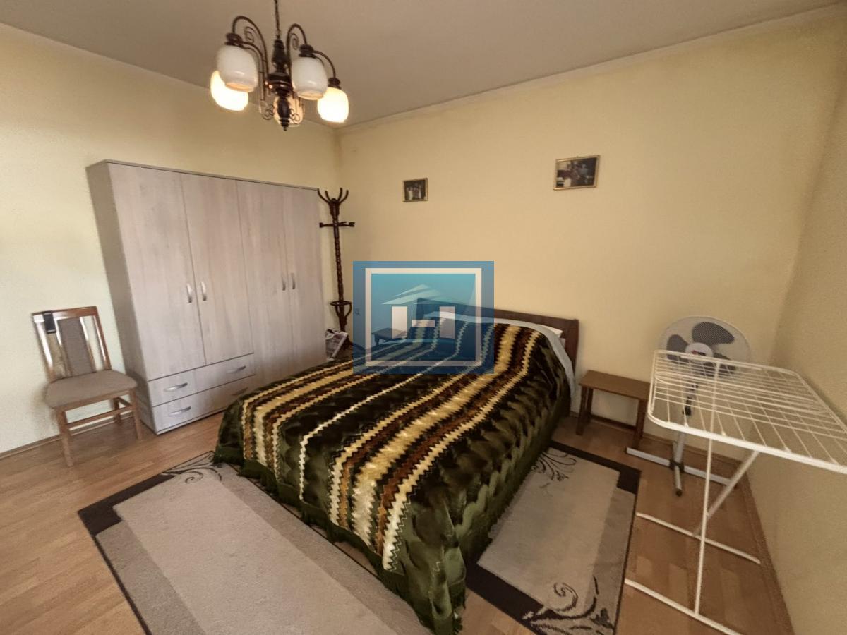 Prodaje se stan u Kući sa nameštajem 12