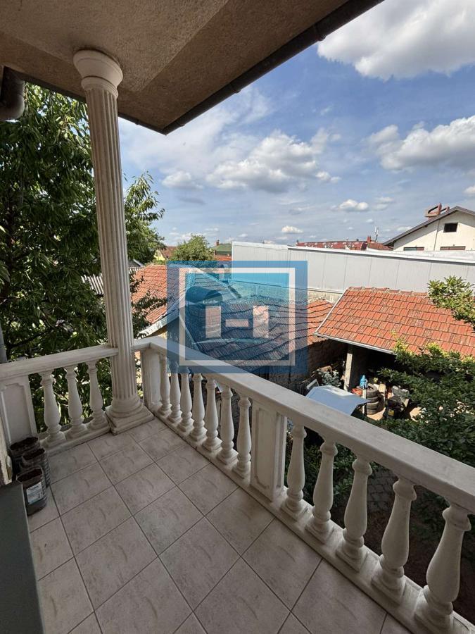 Prodaje se stan u Kući sa nameštajem 13