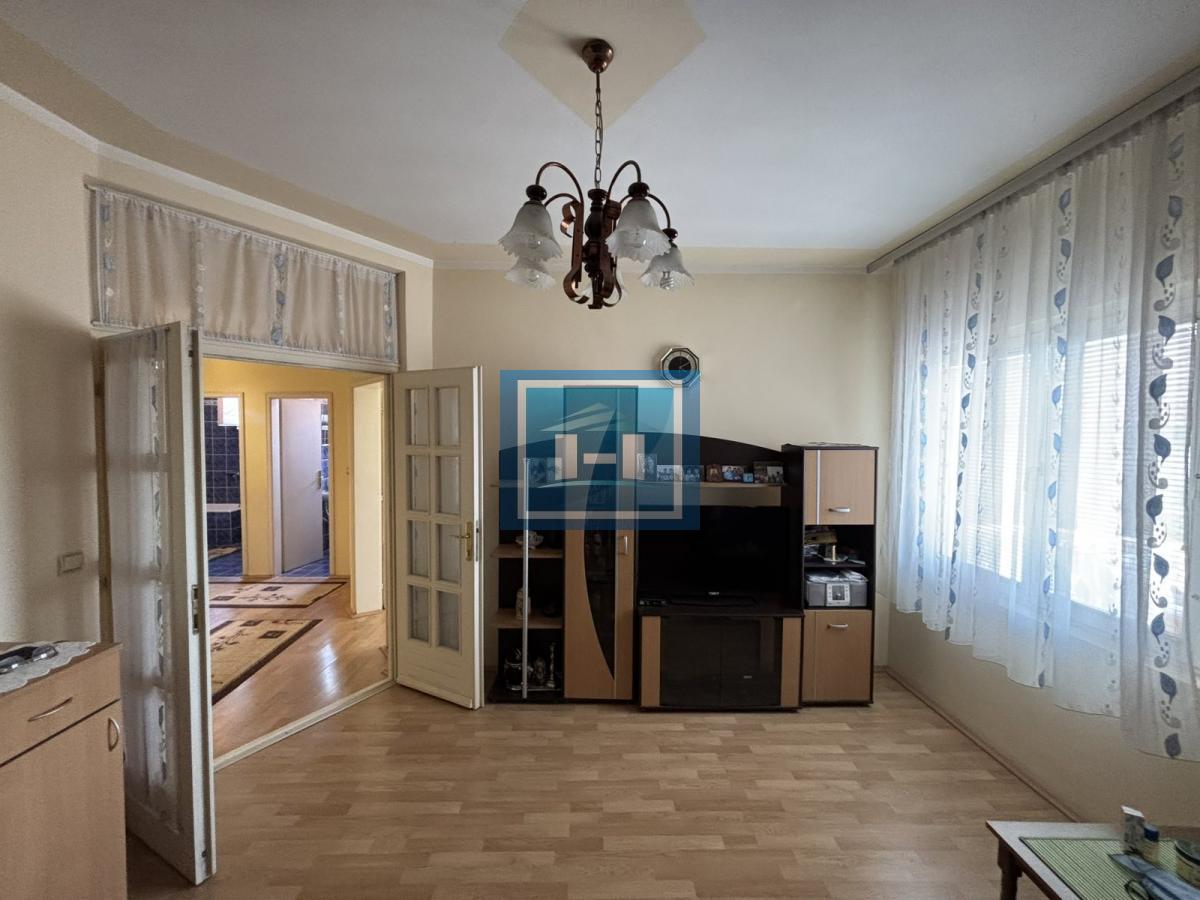 Prodaje se stan u Kući sa nameštajem 16