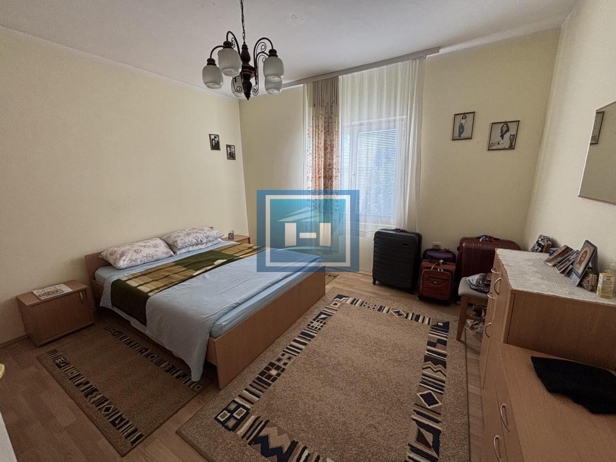 Prodaje se stan u Kući sa nameštajem 8