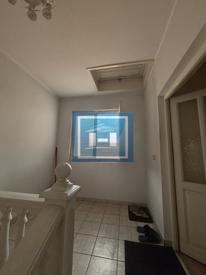 Prodaje se stan u Kući sa nameštajem 9