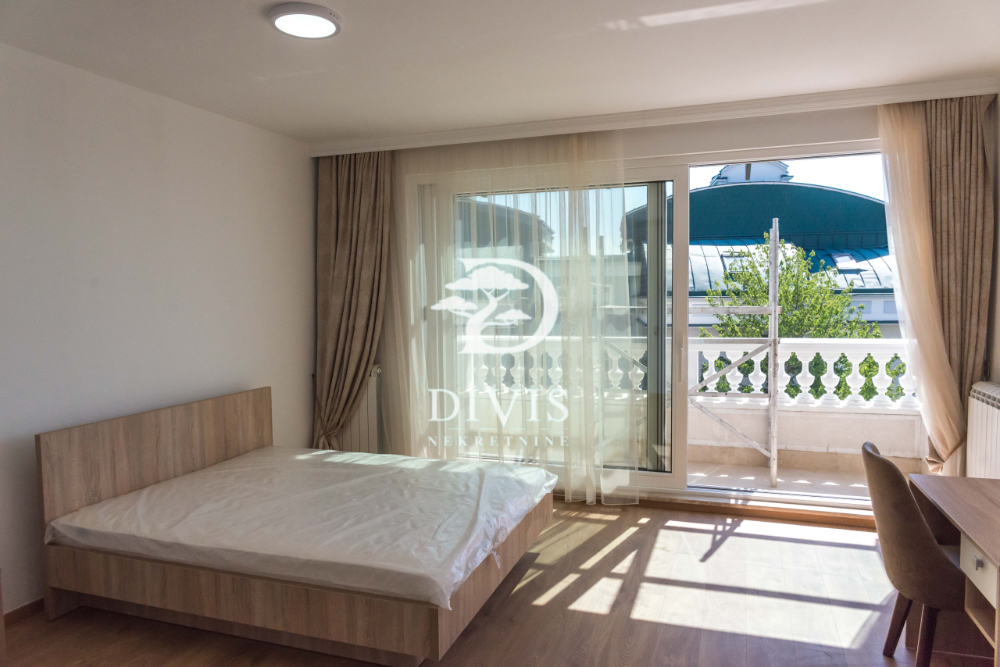 Lux stambeno poslovna kuća kod Belog dvora  1400m2 4