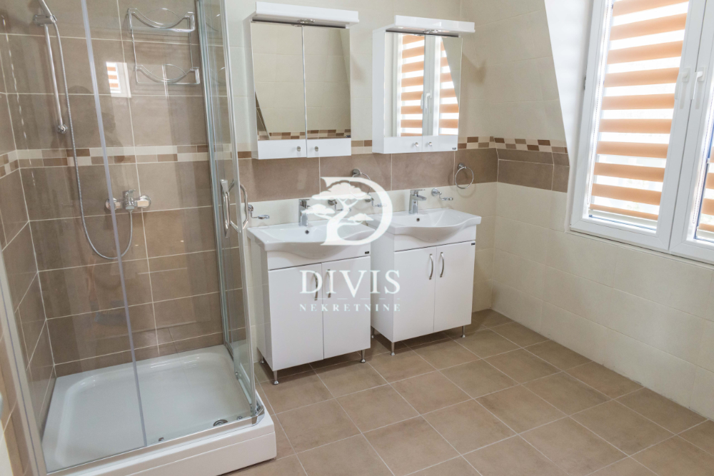 Lux stambeno poslovna kuća kod Belog dvora  1400m2 5