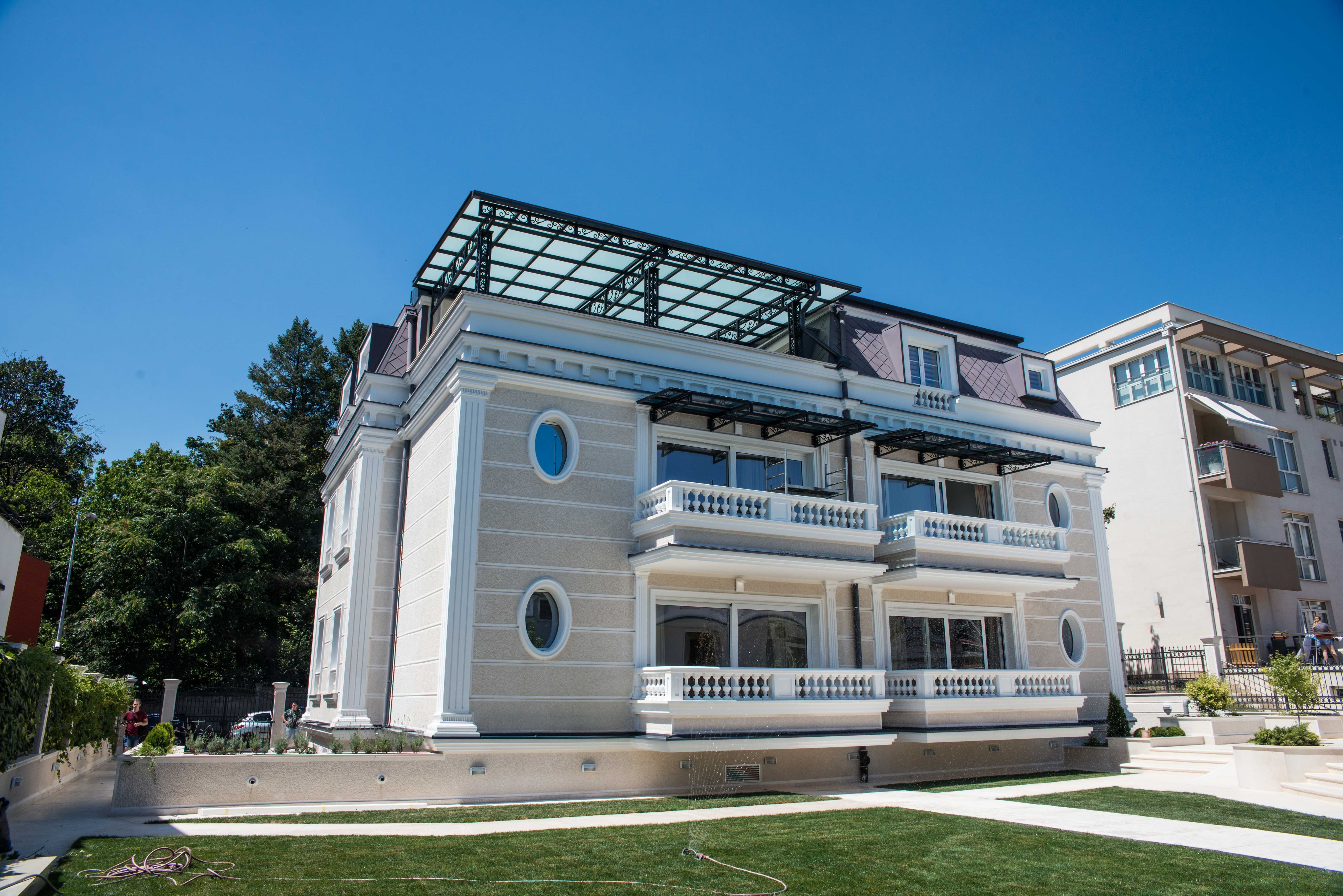 Lux stambeno poslovna kuća kod Belog dvora  1400m2 2