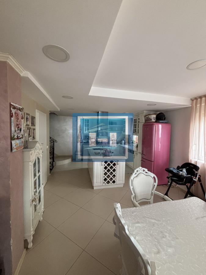 Luksuzan stan u novogradnji sa sopstvenim dvorištem, teretanom i 4 spavaće sobe+dva parking mesta 3