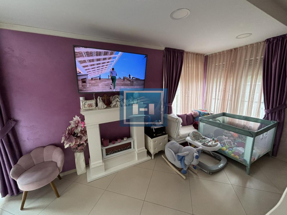 Luksuzan stan u novogradnji sa sopstvenim dvorištem, teretanom i 4 spavaće sobe+dva parking mesta 4