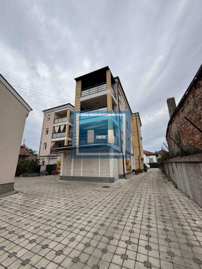 Luksuzan stan u novogradnji sa sopstvenim dvorištem, teretanom i 4 spavaće sobe+dva parking mesta 20