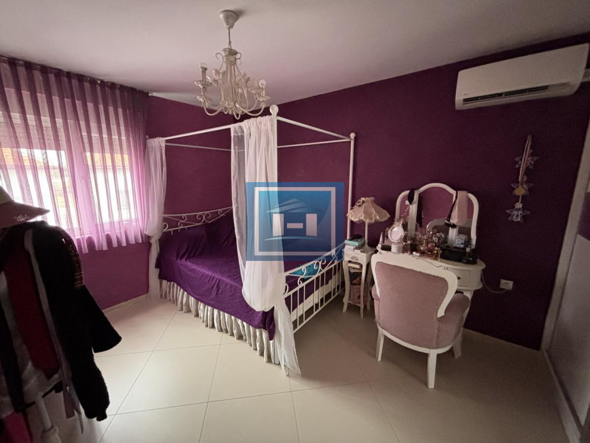 Luksuzan stan u novogradnji sa sopstvenim dvorištem, teretanom i 4 spavaće sobe+dva parking mesta 12