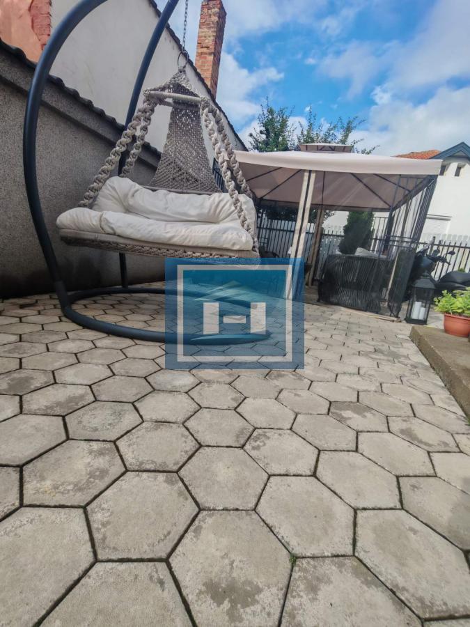 Luksuzan stan u novogradnji sa sopstvenim dvorištem, teretanom i 4 spavaće sobe+dva parking mesta 18