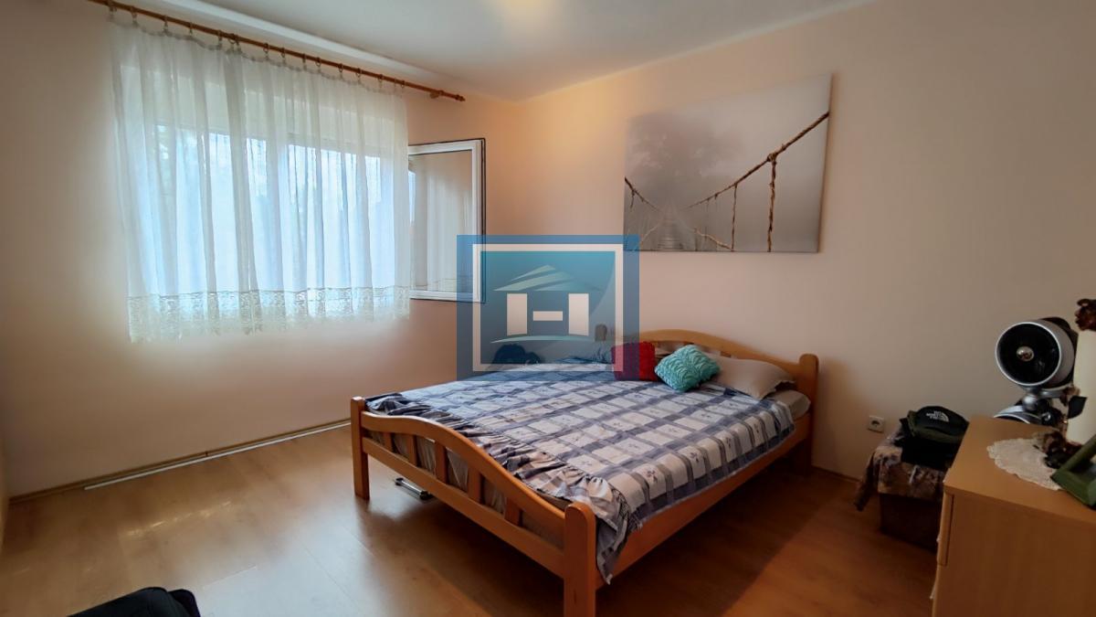 Prelepa potpuno  opremljena  prizemna kuća sa garažom u centralnom delu Batočine 19