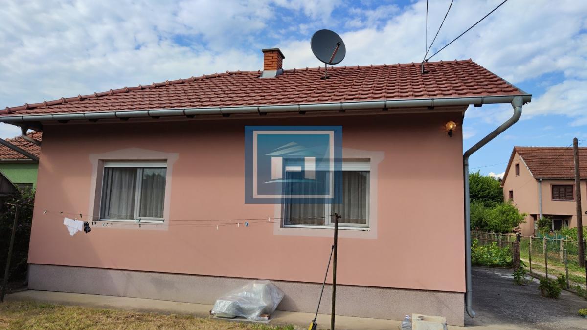 Prelepa potpuno  opremljena  prizemna kuća sa garažom u centralnom delu Batočine 2