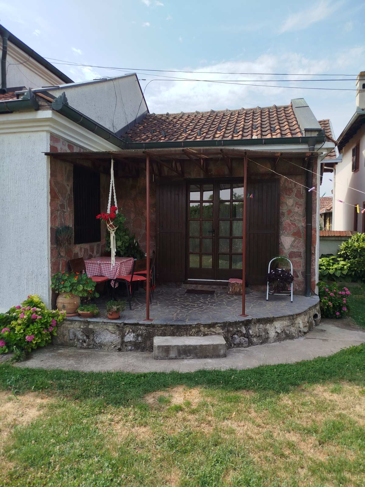 Izdajem dvosoban stan blizu fakulteta u Čačku 1