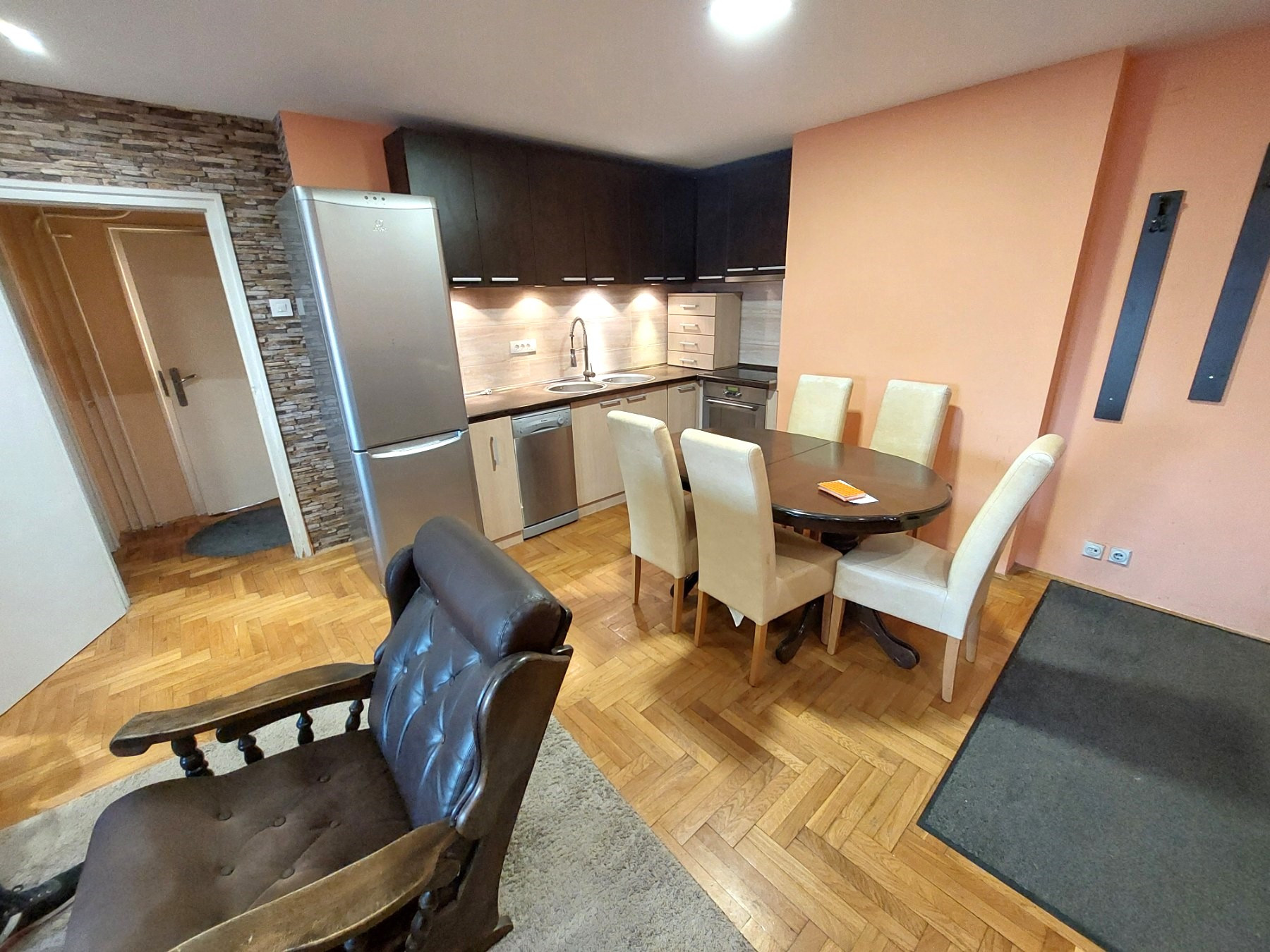 Stan,NOVI SAD,BULEVAR,kv: 64, € 500, ID: 9101623 4