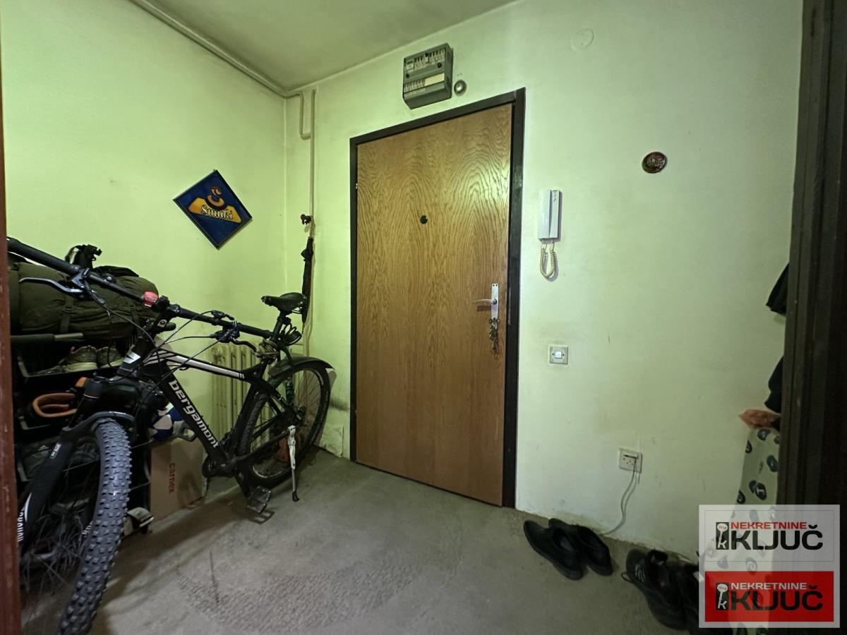 BULEVAR, 71m2, Trosoban, Fasadna cigla 12