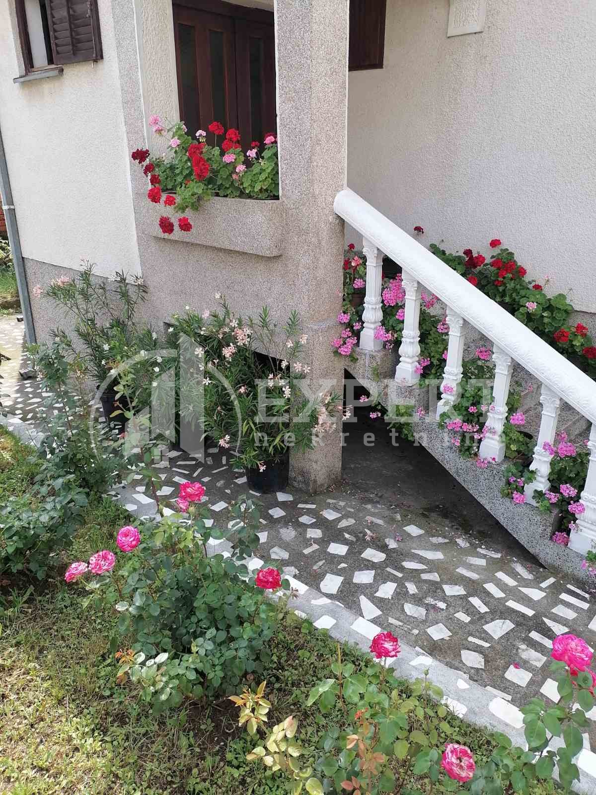 četvorosobna kuća, 333 m2, Svetog Save ID: p-013390 2