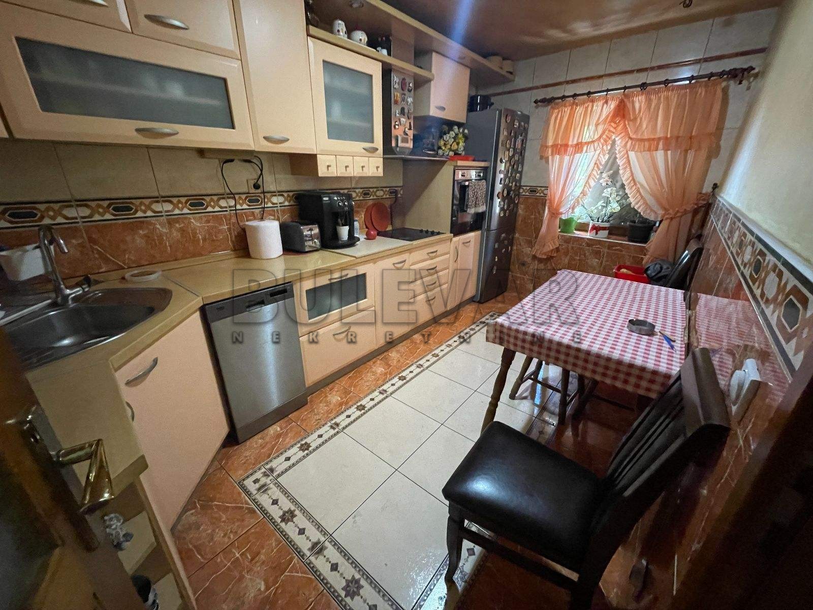 četvorosobna kuća, 450 m2, Centar, Južnomoravskih brigada ID: p-011712 13