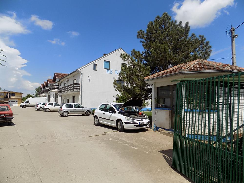 Dve hale i kancelarijski prostor 1