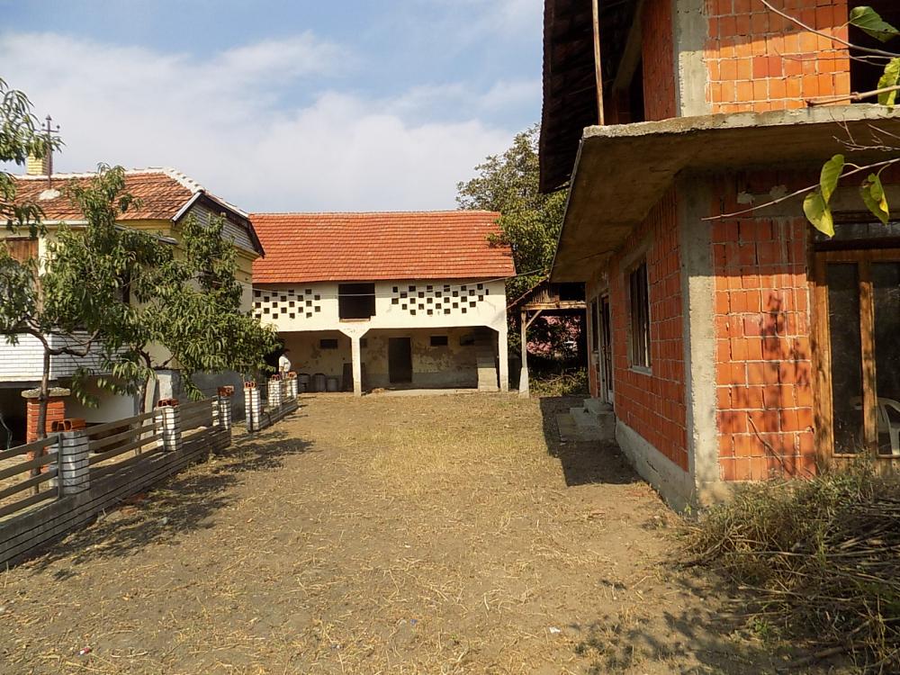 Dve kuće na prodaju 2